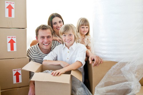 Careful labelling and wrapping items for home moves in Hackney